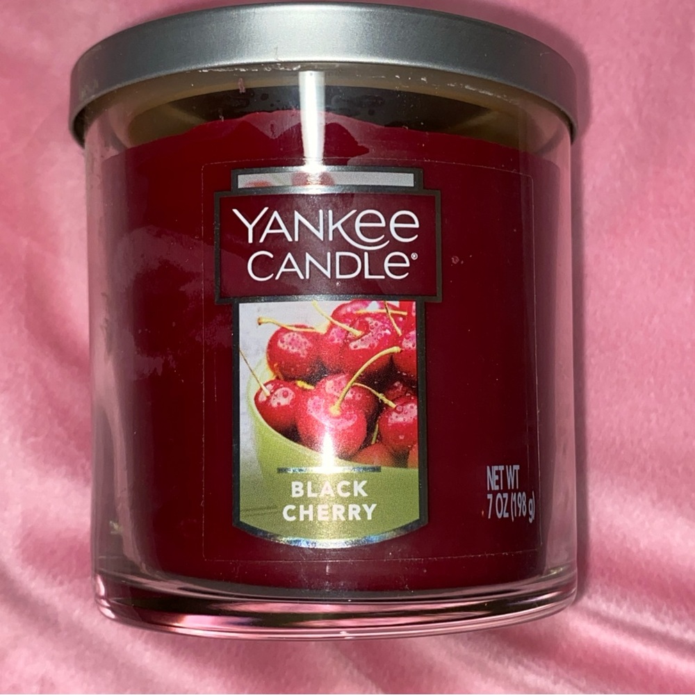 Yankee Candle Rich Red Black Cherry Jar